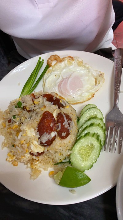 ข้าวผัดกุนเชียงไข่ดาว