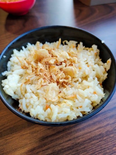 ข้าวผัดกระเทียมกุ้งซอสเทอริยากิ