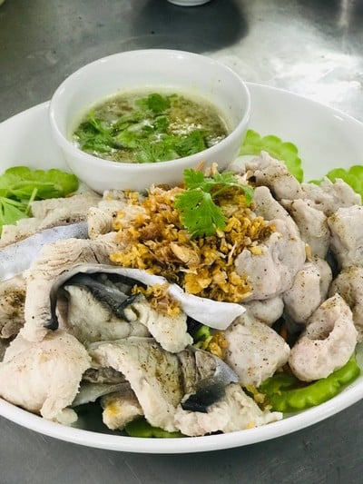 ร้านอาหาร ต้นตะขบ