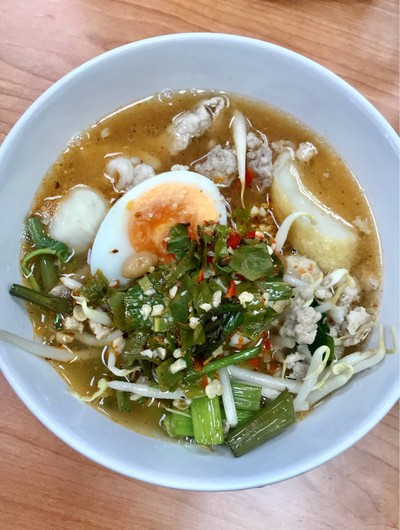 เกาเหลาต้มยำหมูบะช่อ