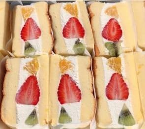 Sandwich Strawberry,Kiwi,Orange