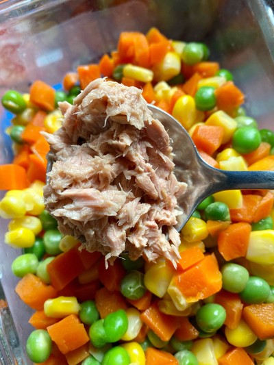 วิธีทำ ทูน่าคอร์นสลัด 🐟🥕🌽