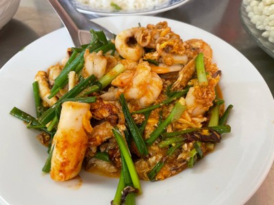 ผัดพริกเผารวมมิตรทะเล