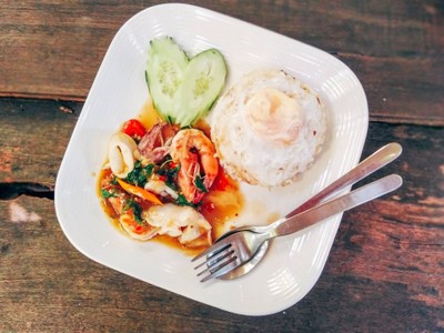 อาหาร หรือ เครื่องดื่ม