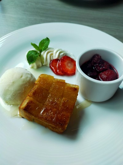 Honey Toast with Vanilla Ice-cream