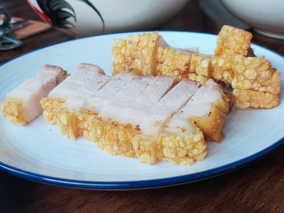 หมูกรอบ