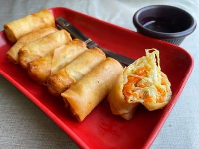 เมนูของร้าน เฮโลนมสด ขนมจีนแกงไก่คั่ว สูตรโบราณ & เครื่องดื่ม หน้าโบสถ์ซางตาครู้ส