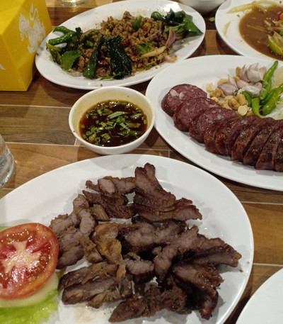 อาหาร หรือ เครื่องดื่ม