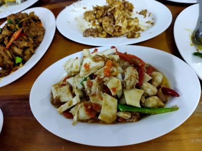 เนื้อปูผัดกะปิยอดมะพร้าว