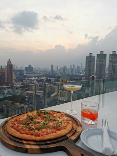 อาหาร หรือ เครื่องดื่ม