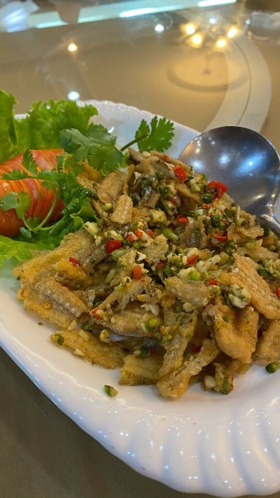 ก้างปลาคิสุผัดพริกเกลือ