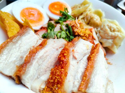 ร้านข้าวหมูแดงประตูน้ำ