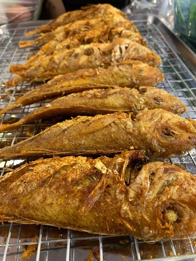 ปลาแดงทอดขมิ้น+น้ำพริกกะปิ