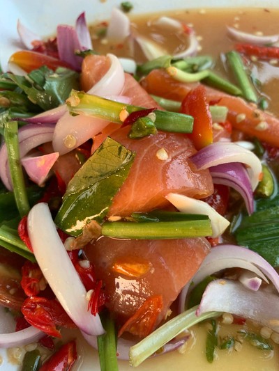 ยำปลาแซลมอน