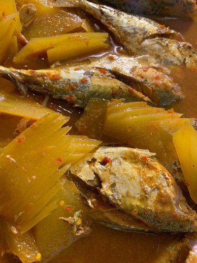 แกงเหลืองมะละกอปลาทูสด (น้ำพริกผักสดฟรี)