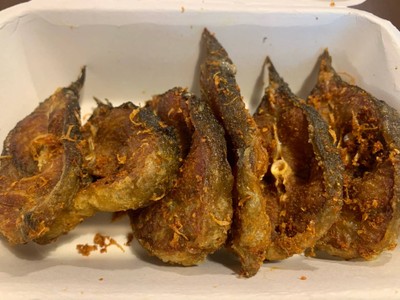 ปลาดุกทอดขมิ้น+น้ำพริกกะปิผักสดฟรี