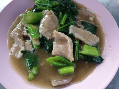 เมนูของร้าน ใหม่ราดหน้า หน้าหมู่บ้านสุขนคร