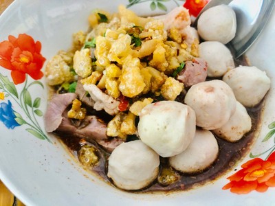 หมี่ขาวรวมหมูน้ำตก