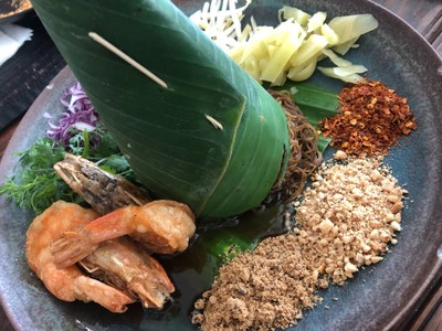 ผัดหมี่โบราณ&กุ้งทอดคลุกซอสมะขาม