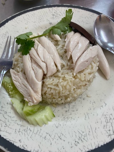 ข้าวมันไก่เนื้อน่องพิเศษ