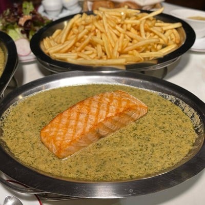 Le Boeuf The Steak & Fries Bistro หลังสวน