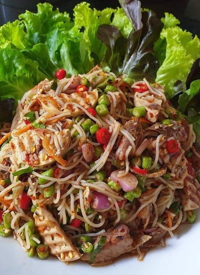 ยำขนมจีนปลาทูหมูยอ