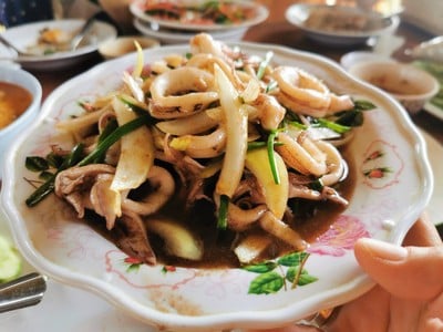 ปลาหมึกผัดไข่เค็ม