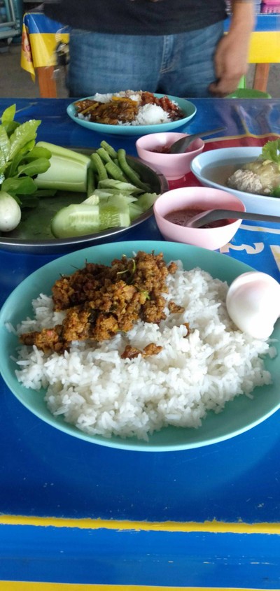 ผักสดๆและน้ำพริก