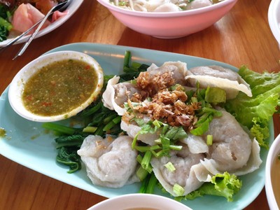 เกี๊ยวปลาลวกจิ้ม
