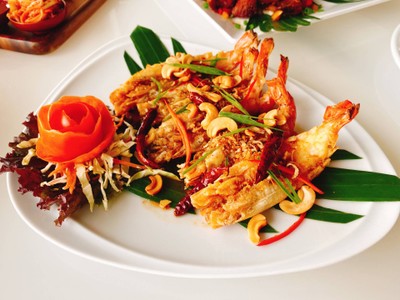 กุ้งแม่น้ำทอดซอสมะขาม