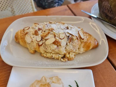 อัลมอนด์ครัวซองท์