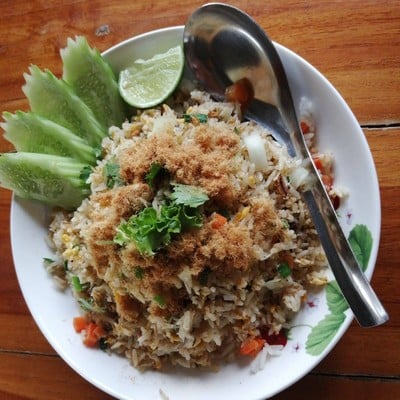 อร่อย รสชาติเข้มข้น มีทั้งเนื้อปู และหมูหยอง