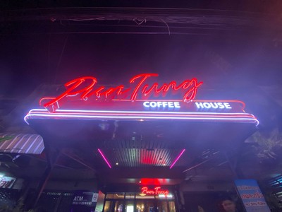 PunTung Coffeehouse (ปั้นตังค์ คอฟฟี่เฮาส์) PunTung Coffeehouse (ปั้นตังค์ คอฟฟี่เฮาส์)