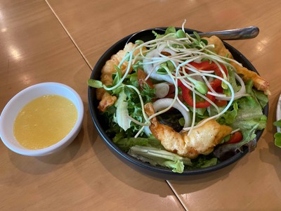 สลัดกุ้งชุปแป้งทอด