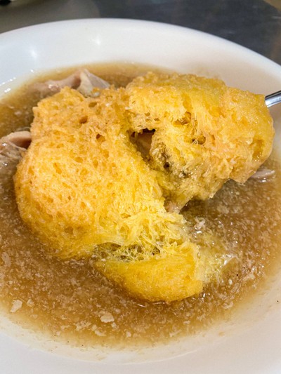 ราดหน้าวุ้นเส้นห่อไข่