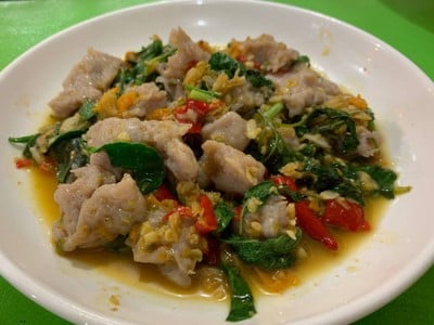 ผัดฉ่าลูกชิ้นปลากราย