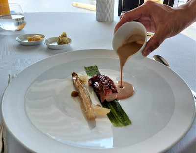 อาหาร หรือ เครื่องดื่ม