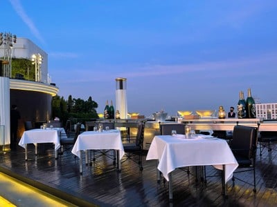 โรงแรมเลอบัวแอทสเตททาวเวอร์