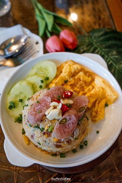 ข้าวผัดโอ้ละแหนม