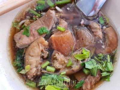 เกาเหลา ตับ ไส้ เอ็น