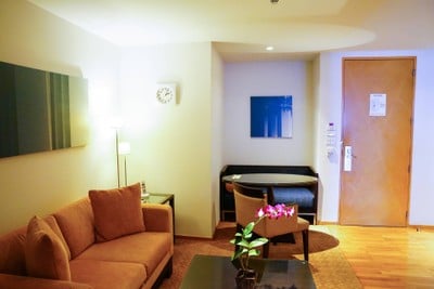 โรงแรมเลอบัวแอทสเตททาวเวอร์