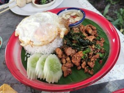 อาหาร หรือ เครื่องดื่ม