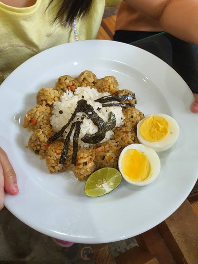 ข้าวผัดปลาแซลมอน