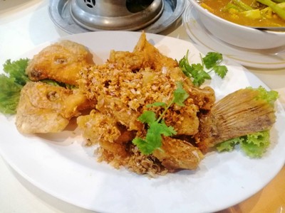 ปลาทับทิมทอดกระเทียม