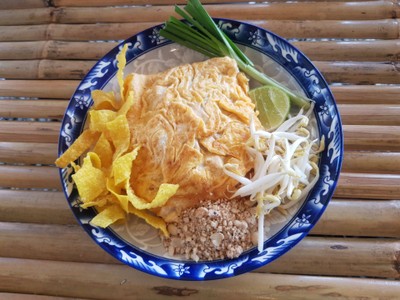 ผัดไทยห่อไข่