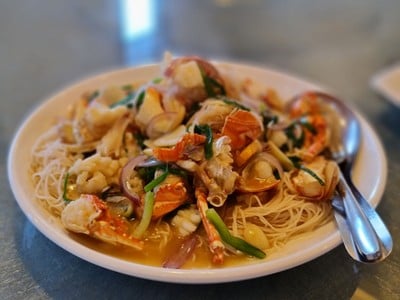 หมี่ราดหน้ากุ้งมังกร