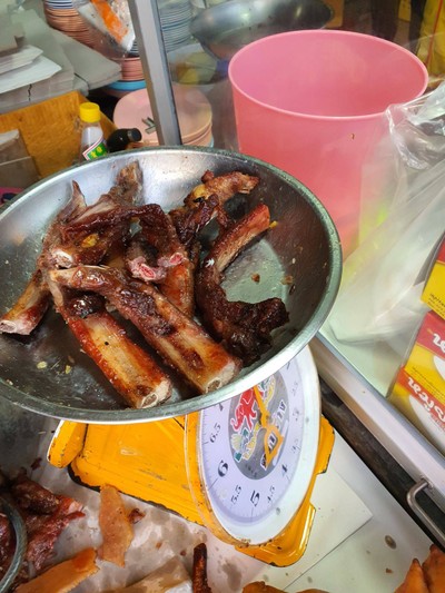 อาหาร หรือ เครื่องดื่ม