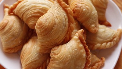 กระหรี่ปั๊ป ทอดร้อนๆ ไส้ไก่ ไส้ฝอยทอง ชุด100 (6ชิ้น)