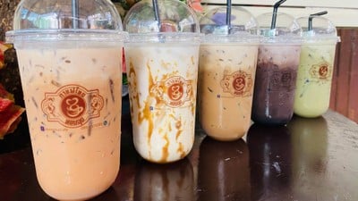 หอมฉุย Hormchui - ชา กาแฟโบราณ ปังปิ้งเตาถ่าน (คลองจั่น)