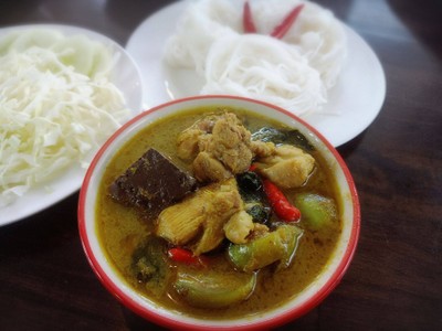 ขนมจีนแกงเขียวหวานไก่